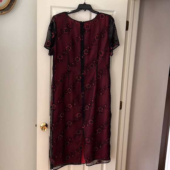 Dress - Picture 4 of 8